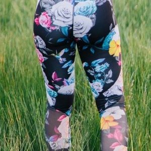 Zyia Floral Mesh 7/8 24” leggings (Size 2)- NWT